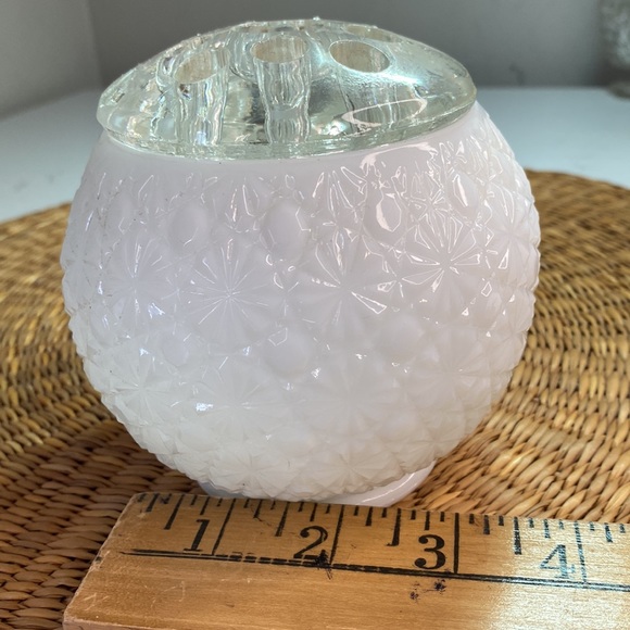 Vintage L.E. Smith White Daisy and Button White Glass Rose Bowl with Flower Frog - Picture 11 of 11